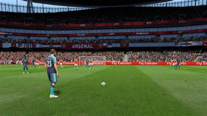 
FIFA 19 How to Free Kick