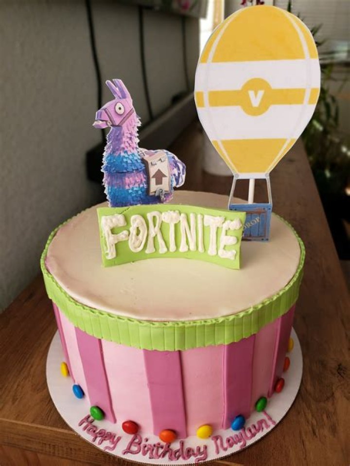 fortnite-birthday-cake