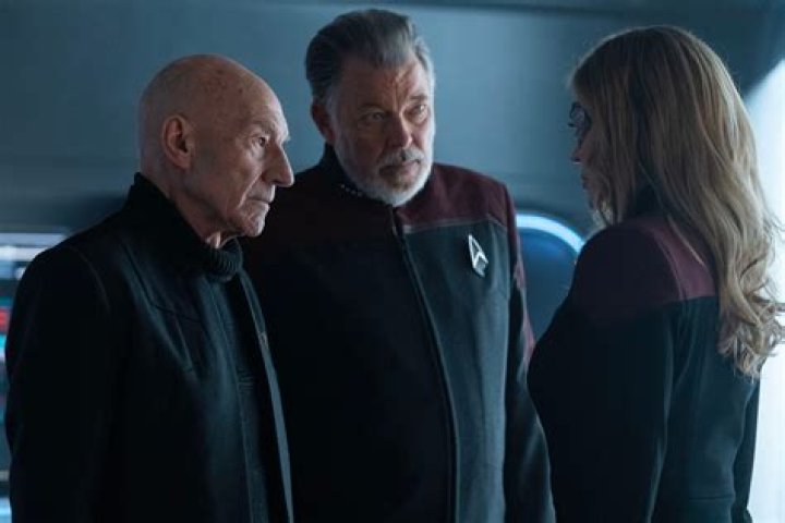 Star Trek Picard Picard With Disruptor