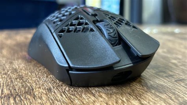 SteelSeries Aerox 9 Wireless Review: ‘A Killer Mouse for Those Who Need All of the Buttons'