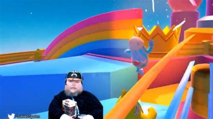 Twitch streamer Steven Spohn wins a game of Fall Guys... with a hat